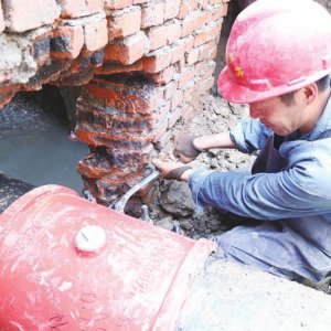 安徽阜陽：不畏烈日，他們走遍大街小巷