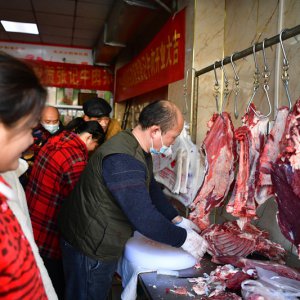 新店開業(yè)送白菜，這個老板的生意火了