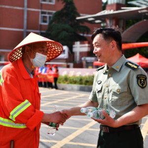 助力高考，阜城環(huán)衛(wèi)工人在行動(dòng)